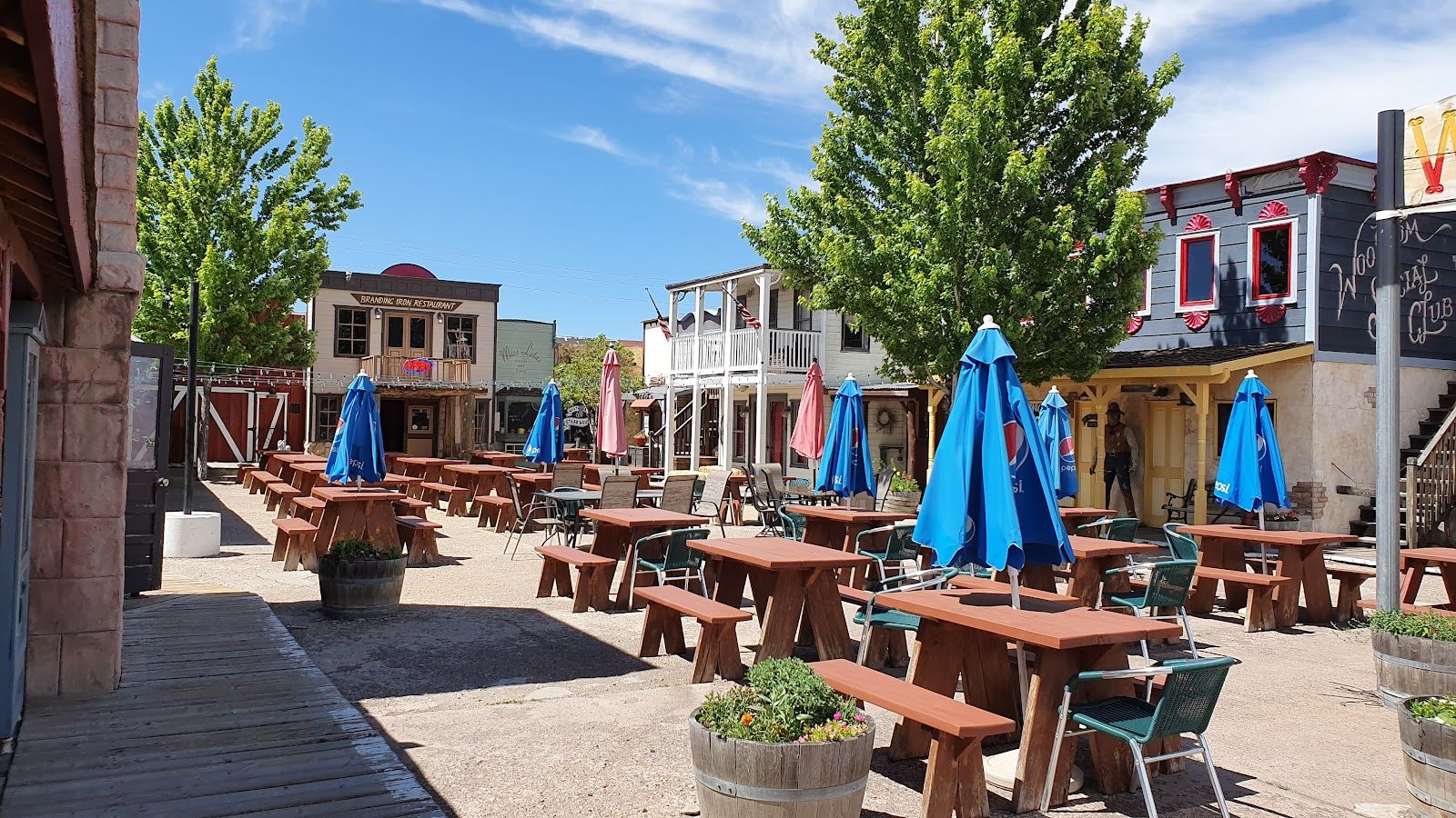 The Long Horn Saloon