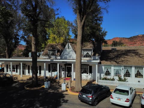 Parry Lodge