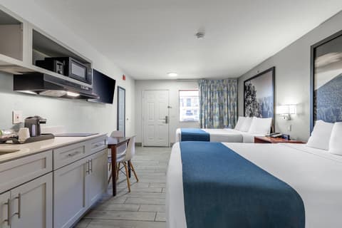 Days Inn & Suites by Wyndham Flagstaff I-40
